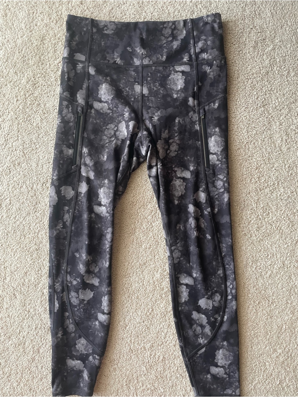 Athleta Black Gray Rainier Printed Tight Women’s Size M Floral Yoga Athleisure - Picture 3 of 9